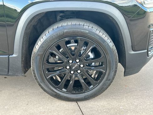 Used 2023 GMC Acadia SLE w/ Driver Convenience Package AWD/4WD image 10