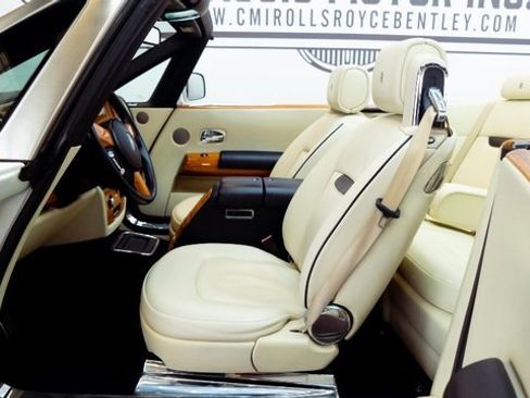 Used 2011 Rolls-Royce Phantom Drophead Coupe image 23