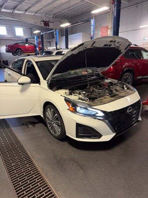 Used 2023 Nissan Altima 2.5 SL AWD/4WD image 11