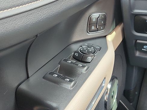 Used 2024 Ford Expedition Limited AWD/4WD image 17