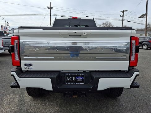 Used 2025 Ford F350 Platinum w/ Platinum Plus Package image 3