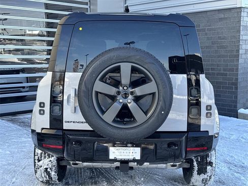 New 2026 Land Rover Defender 110 X-Dynamic SE image 5