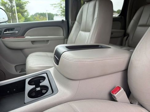 Used 2013 Chevrolet Suburban LT w/ Luxury Package AWD/4WD image 26