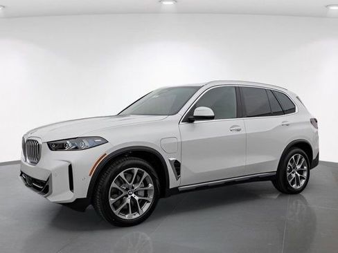 New 2026 BMW X5 xDrive50e image 4