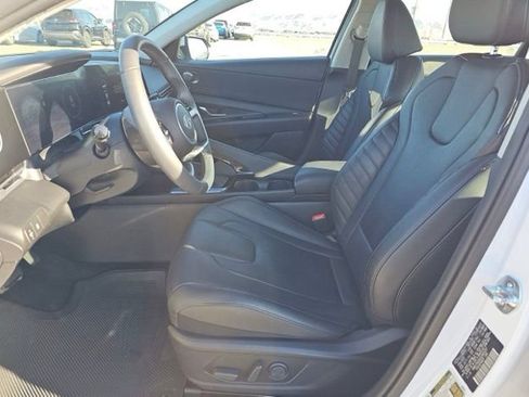 Certified 2025 Hyundai Elantra Limited FWD image 13