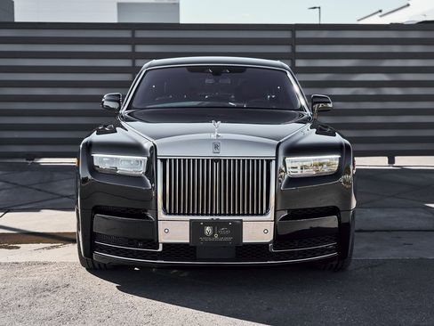 Used 2024 Rolls-Royce Phantom Sedan image 16