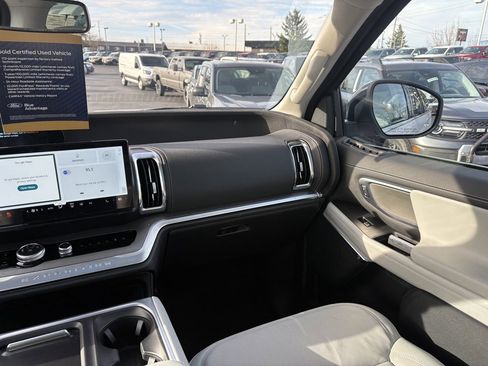 Certified 2025 Ford Expedition Max Platinum image 23