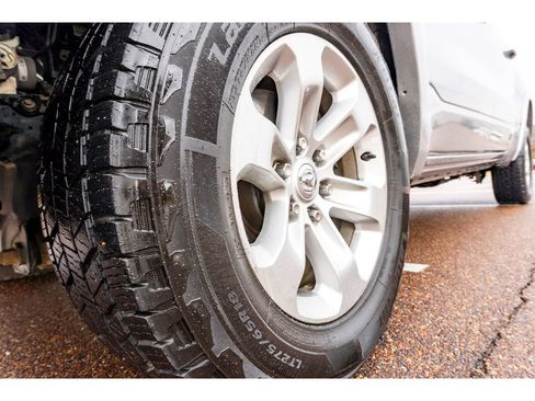 Used 2021 RAM 1500 Laramie w/ Off Road Group image 9