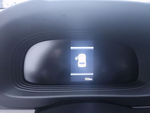 Used 2025 Hyundai Venue SEL FWD image 15