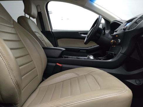 Used 2019 Ford Edge SE FWD image 21