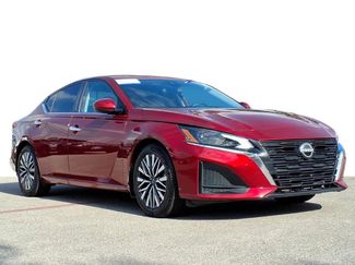Used 2023 Nissan Altima 2.5 SV image 1