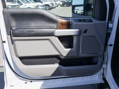 Used 2018 Ford F150 Lariat w/ Equipment Group 502A Luxury AWD/4WD image 15