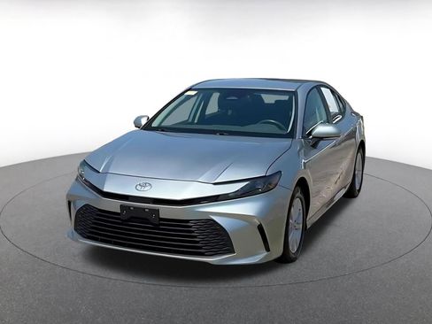 Used 2025 Toyota Camry LE FWD image 3