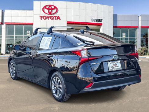 Certified 2022 Toyota Prius XLE w/ Advanced Technology Package FWD image 5
