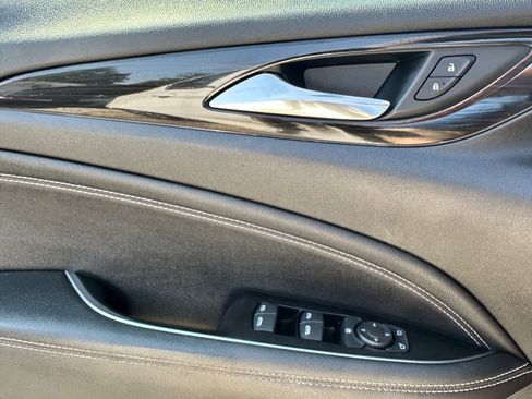 Used 2018 Buick Regal Essence FWD image 12