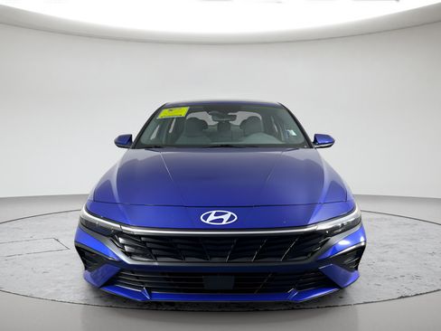 Used 2025 Hyundai Elantra SEL FWD image 8
