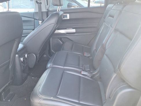 Used 2021 Ford Explorer XLT w/ Equipment Group 202A image 12