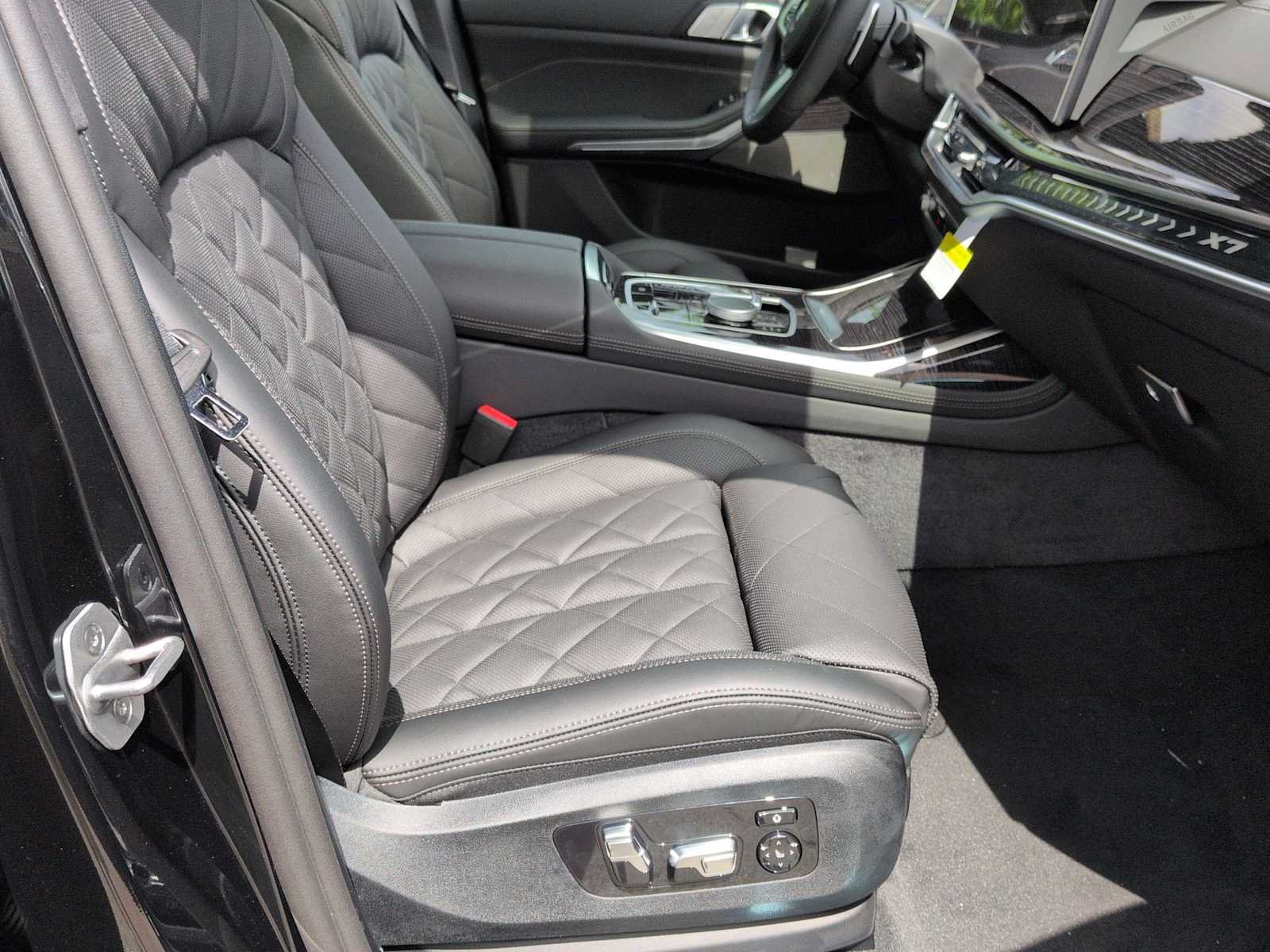 Used 2027 BMW X7 xDrive40i w/ M Sport Package AWD/4WD image 24
