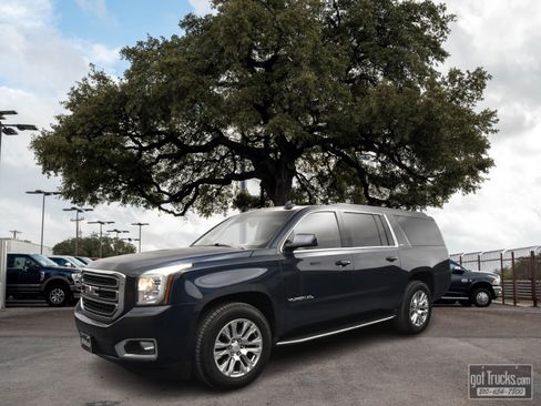 Used 2017 GMC Yukon XL SLT w/ Open Road Package image 1