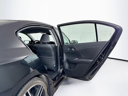 Used 2017 Honda Accord Touring image 30