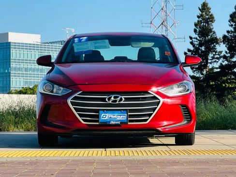 Used 2017 Hyundai Elantra SE FWD image 2