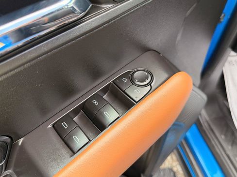 Used 2023 GMC Canyon AT4 w/ AT4 Premium Package AWD/4WD image 10