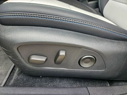 Used 2025 Chevrolet Equinox EV LT image 9