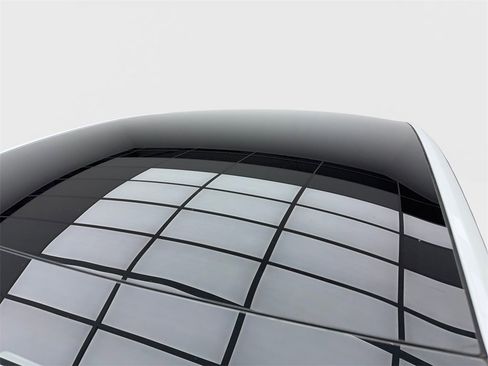 Used 2021 Tesla Model Y Long Range image 13