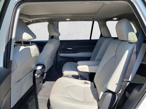 Used 2025 Toyota Grand Highlander AWD image 11