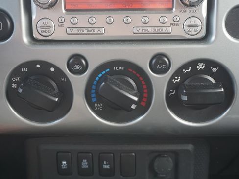 Used 2012 Toyota FJ Cruiser 4WD w/ Convenience Pkg image 9