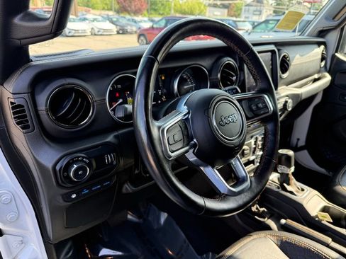 Used 2023 Jeep Wrangler Unlimited Sahara AWD/4WD image 17