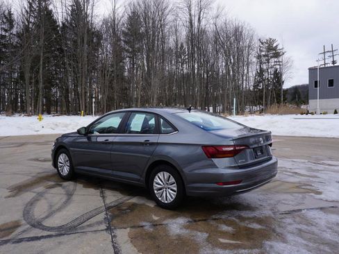 Used 2019 Volkswagen Jetta R-Line image 3