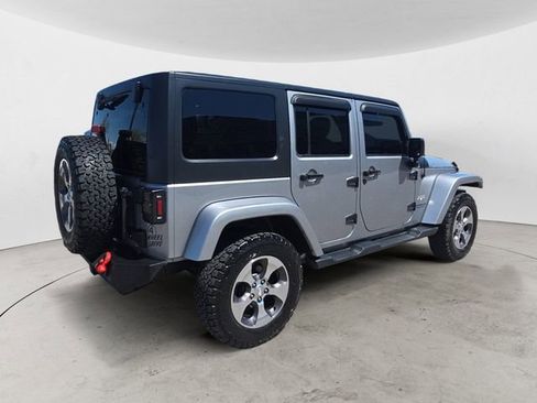 Used 2017 Jeep Wrangler Unlimited Sahara AWD/4WD image 5