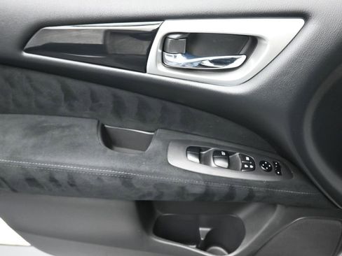 Used 2015 Nissan Pathfinder S image 10