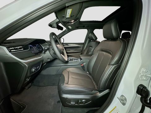 New 2025 Jeep Grand Cherokee Limited w/ Luxury Tech Group II AWD/4WD image 15
