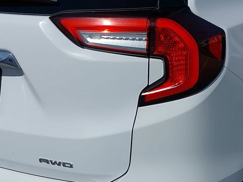 Used 2024 GMC Terrain SLE image 35