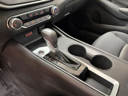 Used 2025 Nissan Altima 2.5 SV FWD image 41