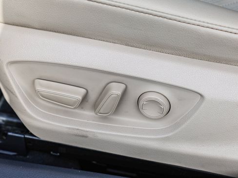 Certified 2019 Toyota Camry XLE FWD image 11