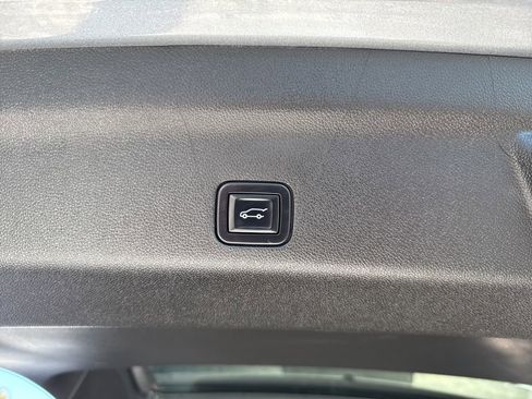 Used 2022 Chevrolet Tahoe Z71 w/ Luxury Package image 6