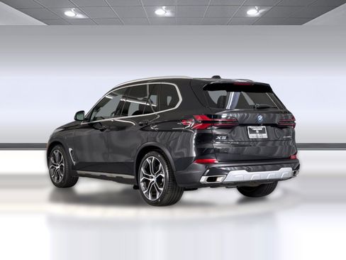 Used 2026 BMW X5 xDrive50e w/ Parking Assistance Package AWD/4WD image 3