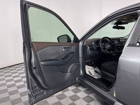Used 2022 Nissan Rogue SV FWD image 18