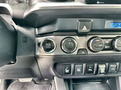Used 2021 Toyota Tacoma TRD Off-Road w/ Technology Package AWD/4WD image 17