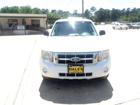 Used 2010 Ford Escape XLT image 3