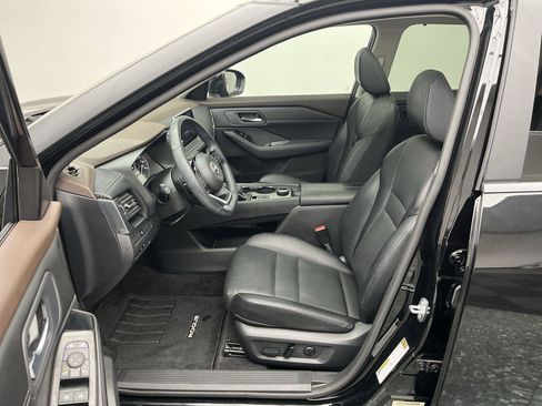 Used 2023 Nissan Rogue SV w/ SV Premium B Package AWD/4WD image 3