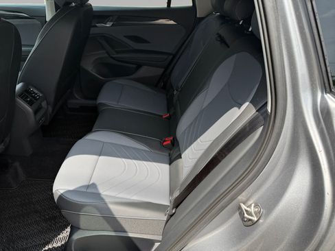 Used 2025 Volkswagen Tiguan SE AWD/4WD image 22