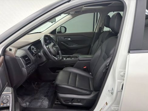 Used 2023 Nissan Rogue SV w/ SV Premium B Package FWD image 9