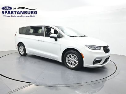 Used 2023 Chrysler Pacifica Touring-L