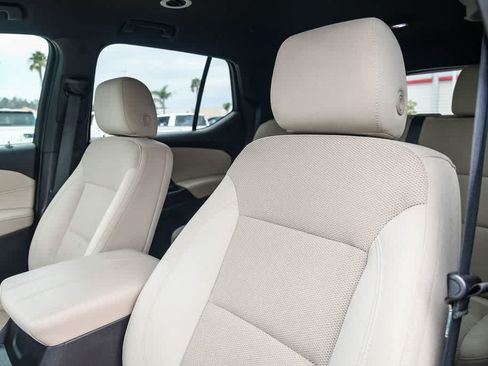 Used 2022 Chevrolet Traverse LS FWD image 17