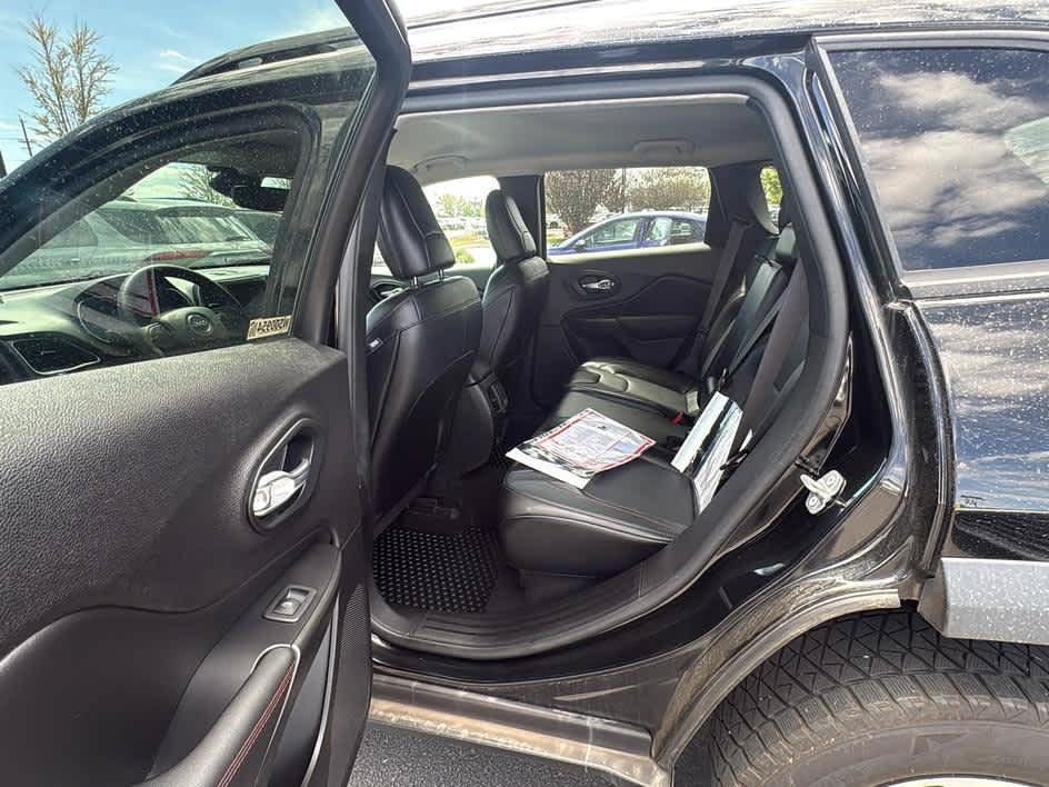 Used 2022 Jeep Cherokee Trailhawk w/ Premium Leather Package AWD/4WD image 19