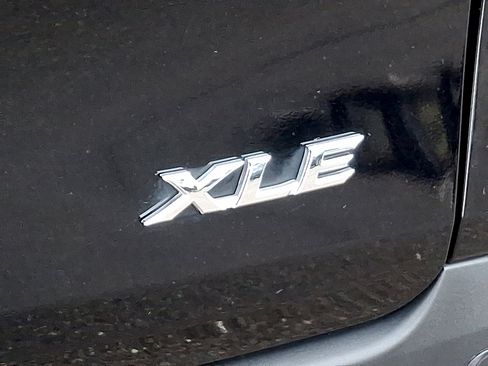 Certified 2025 Toyota Sienna XLE image 32